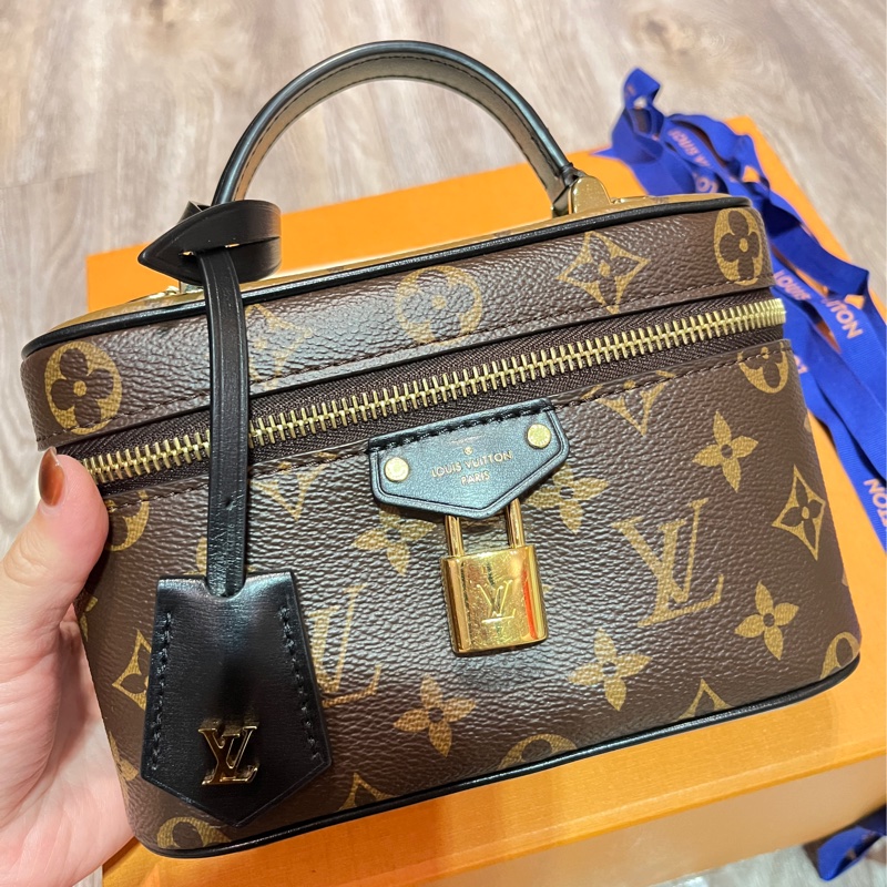 LV Vanity Chain Pouch 扁盒子-2