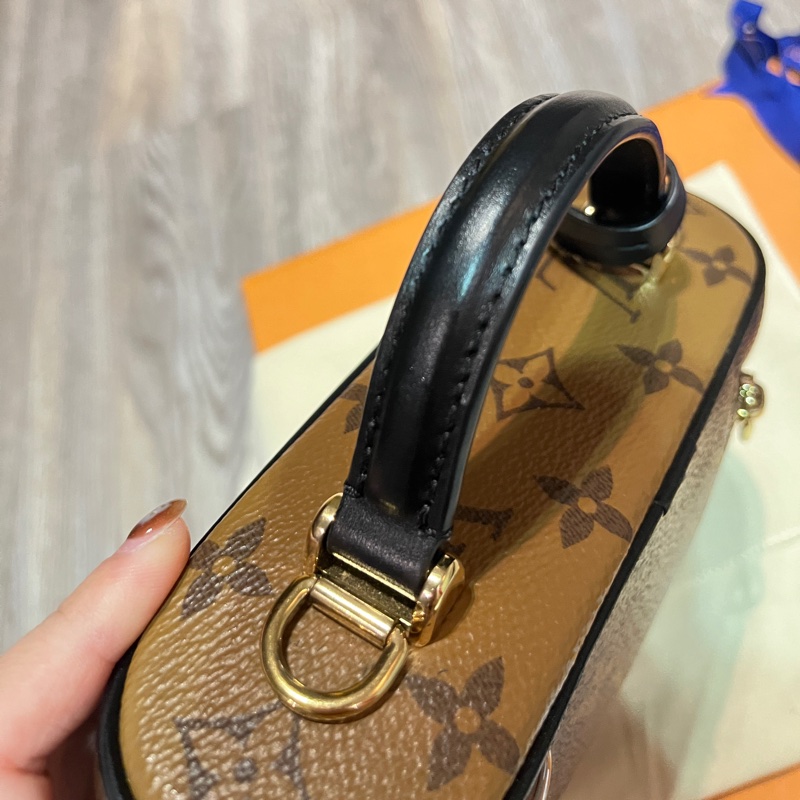 LV Vanity Chain Pouch 扁盒子-3