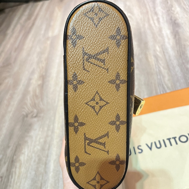LV Vanity Chain Pouch 扁盒子-5