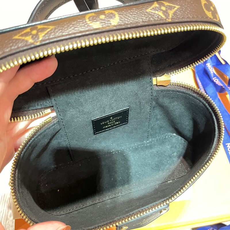 LV Vanity Chain Pouch 扁盒子-7