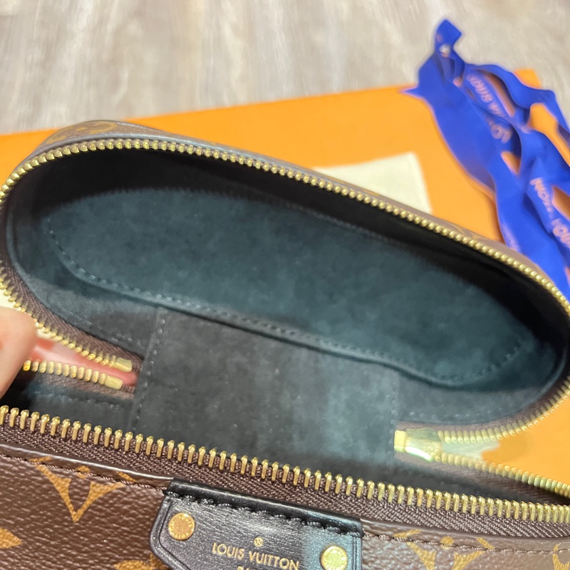 LV Vanity Chain Pouch 扁盒子-8