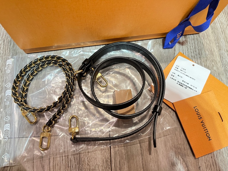 LV Vanity Chain Pouch 扁盒子-9