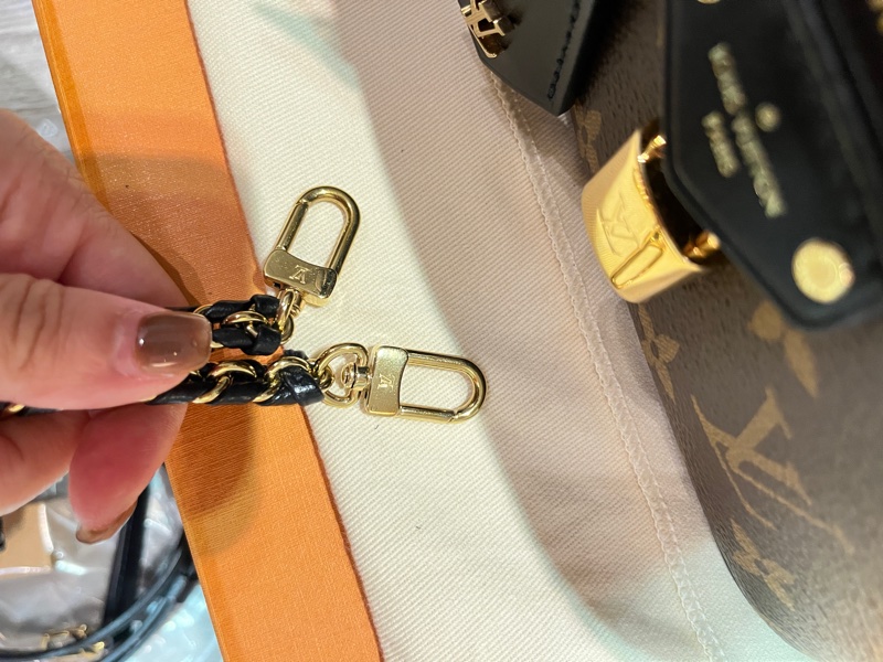 LV Vanity Chain Pouch 扁盒子-10