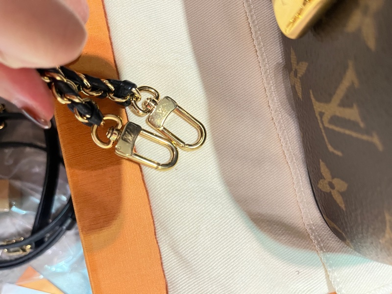 LV Vanity Chain Pouch 扁盒子-11