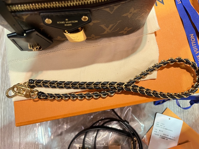 LV Vanity Chain Pouch 扁盒子-12