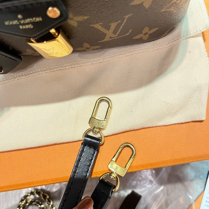 LV Vanity Chain Pouch 扁盒子-13