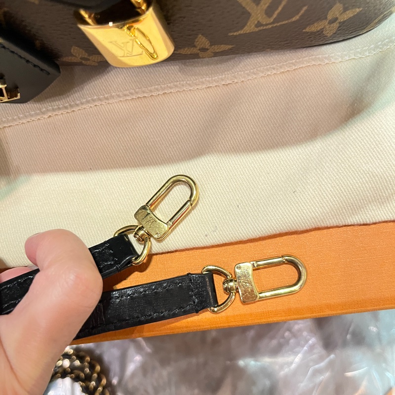 LV Vanity Chain Pouch 扁盒子-14