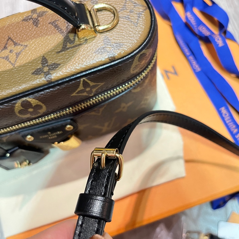 LV Vanity Chain Pouch 扁盒子-15