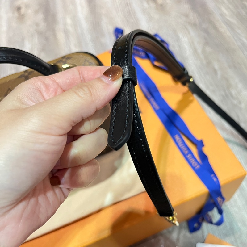 LV Vanity Chain Pouch 扁盒子-16