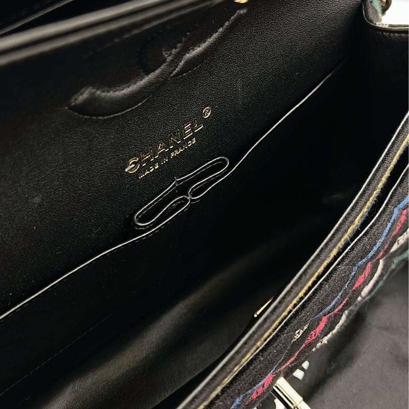Chanel 黑底彩條淡金鍊布面 CF 25-9