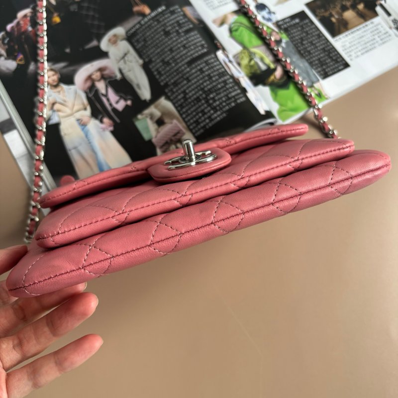 ::CHANEL:: 香奈兒 經典雙C銀釦 菱格紋豆沙粉色雙層扁斜背包-7