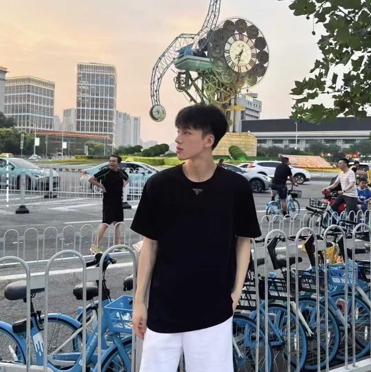 促銷品 Prada 男款 三角標 Tee-4