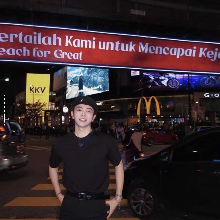 促銷品 Prada 男款 三角標 Tee-5