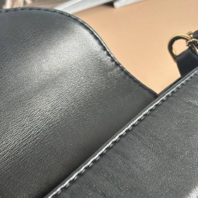 ::CHANEL:: 黑色 薯條包 菱格紋羊皮淡金色雙C掀蓋直式水桶包-10