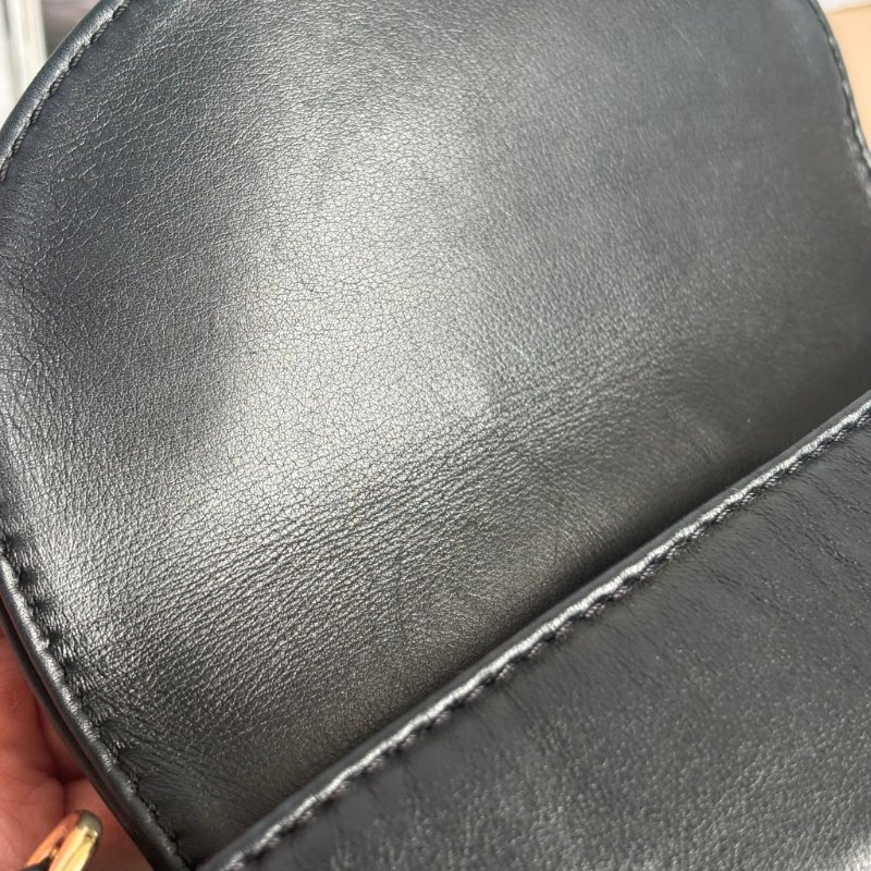 ::CHANEL:: 黑色 薯條包 菱格紋羊皮淡金色雙C掀蓋直式水桶包-12