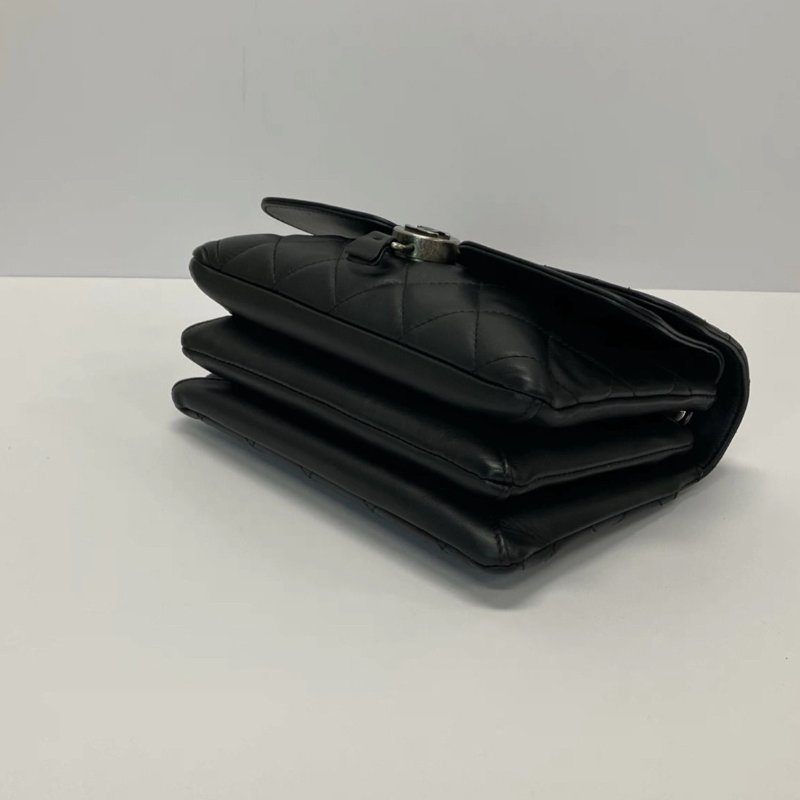 CHANEL季節限定黑銀菱格肩背斜背鏈條包 21*16*4 98新配件保卡塵袋-2