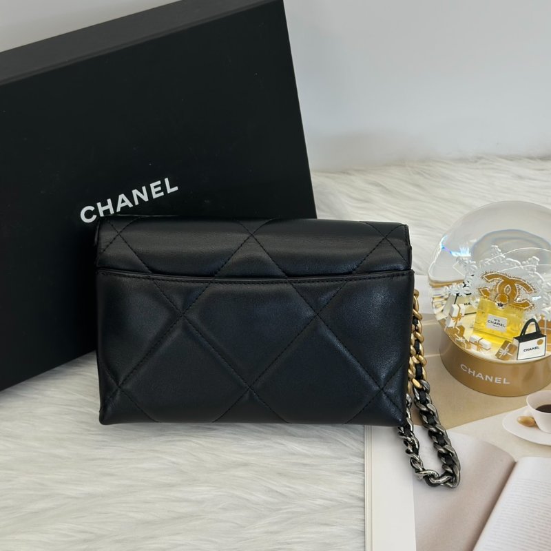 CHANEL 19 菱格紋小羊皮手拿包 - 黑金-8