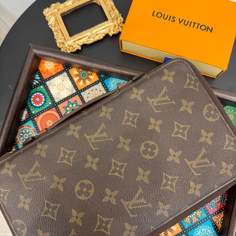 Louis Vuitton 老花多功能手拿包-1
