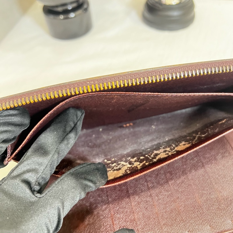 Louis Vuitton 皮革拉鍊手拿包-3