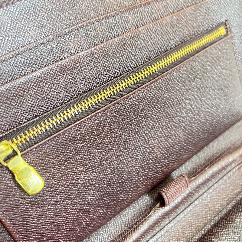 Louis Vuitton 皮革拉鍊手拿包-5