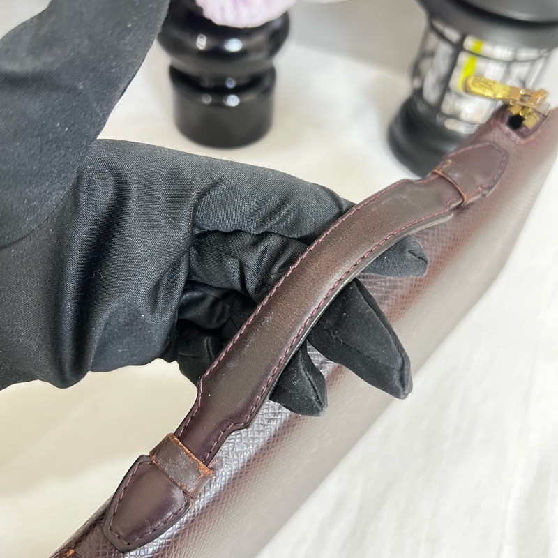 Louis Vuitton 皮革拉鍊手拿包-12