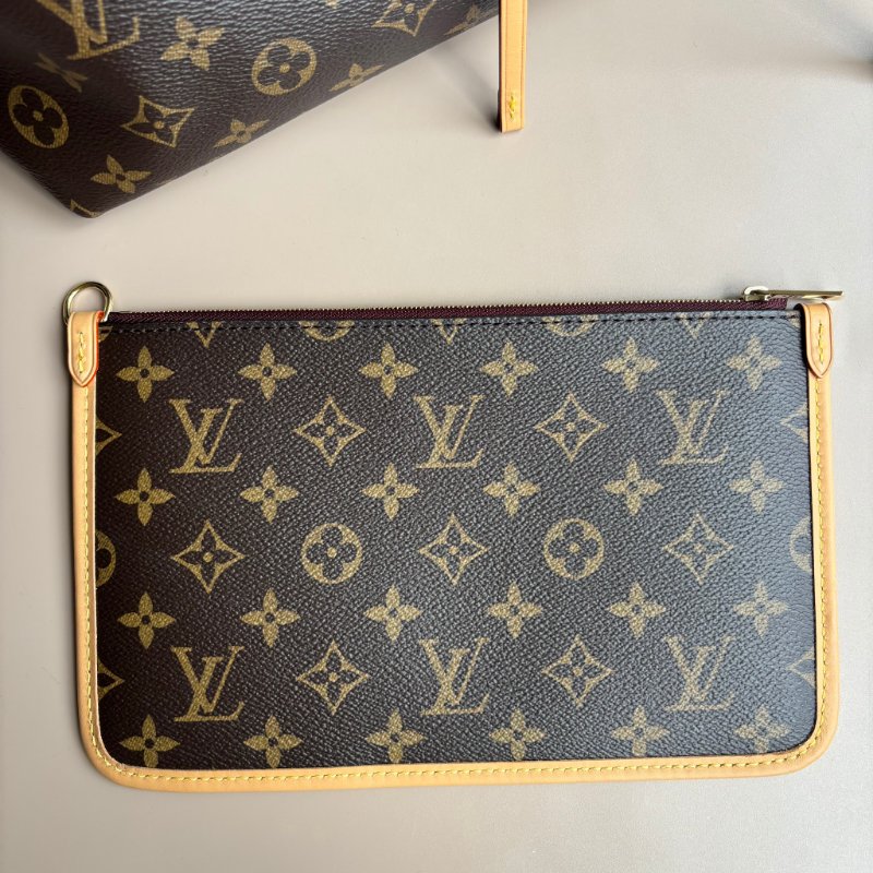 ::LOUIS VUITTON:: LV M46197 CarryAll MM Monogram 肩背包-6