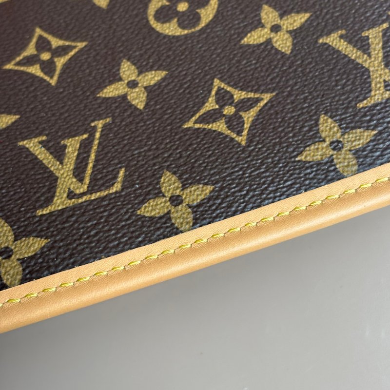 ::LOUIS VUITTON:: LV M46197 CarryAll MM Monogram 肩背包-8