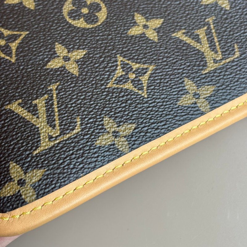::LOUIS VUITTON:: LV M46197 CarryAll MM Monogram 肩背包-11
