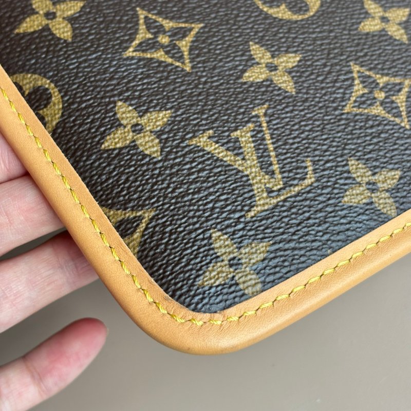 ::LOUIS VUITTON:: LV M46197 CarryAll MM Monogram 肩背包-12