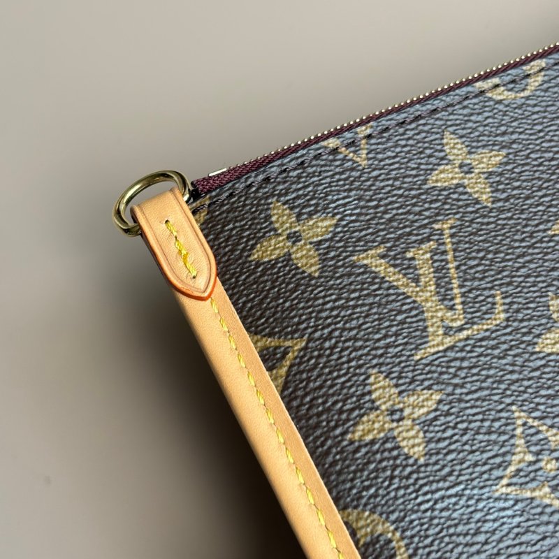 ::LOUIS VUITTON:: LV M46197 CarryAll MM Monogram 肩背包-13