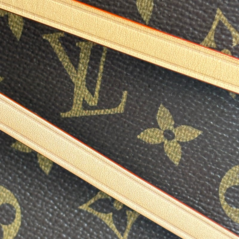 ::LOUIS VUITTON:: LV M46197 CarryAll MM Monogram 肩背包-22