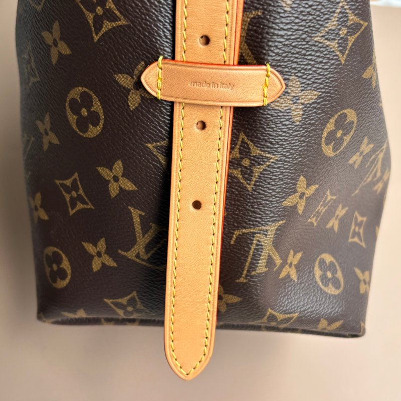 ::LOUIS VUITTON:: LV M46197 CarryAll MM Monogram 肩背包-26