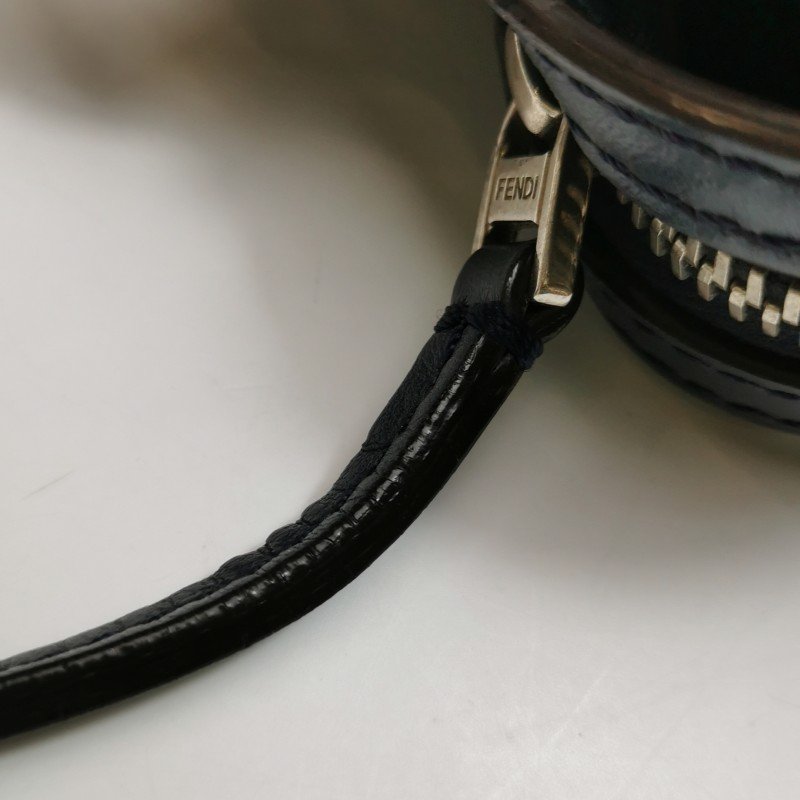 Fendi Dotcom 牛皮 純色 錐形 螺柱 子母包 單肩包-15
