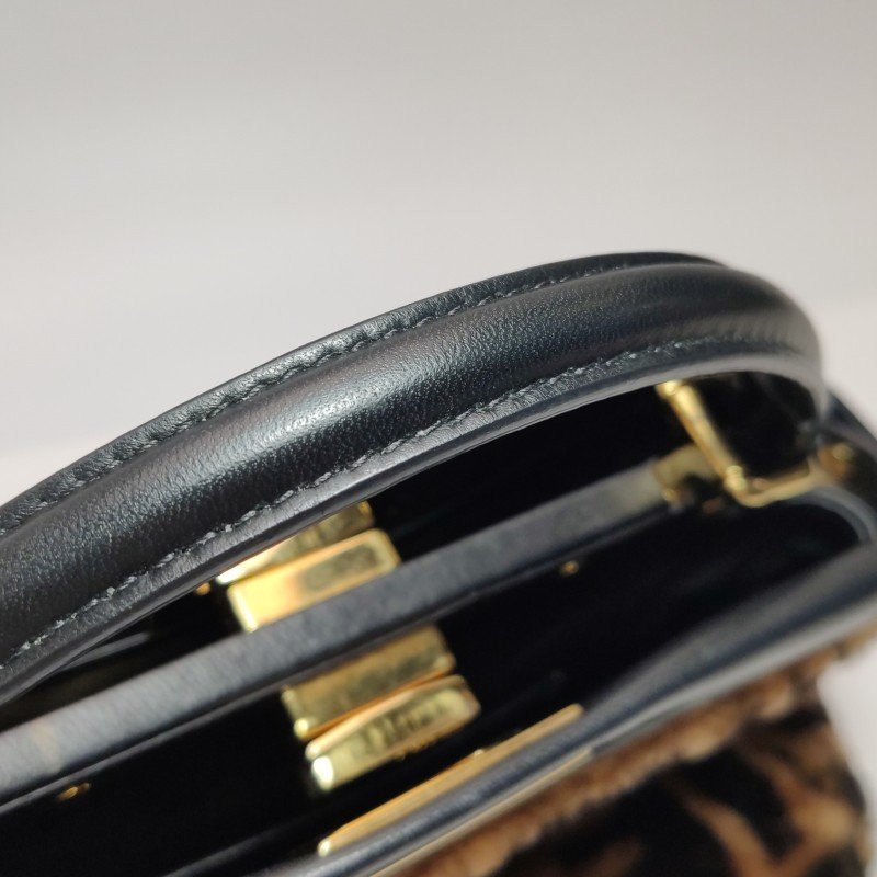 Fendi Peekaboo 躲貓貓 迷你 羊皮 雙F 老花 扭鎖 斜 斜背包 肩背包-18