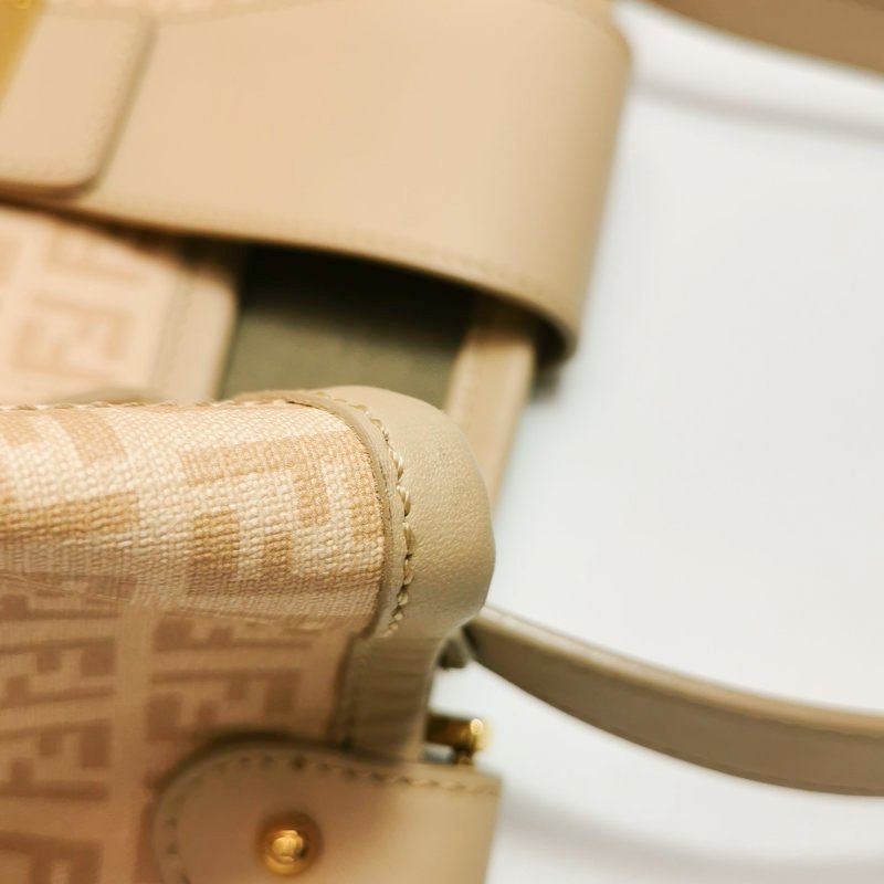 Fendi 牛皮 雙F 老花 金屬扣 單肩包-16