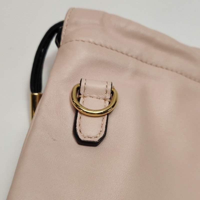 Fendi Pack 牛皮 純色 字母 Logo 斜背包 單肩包-9