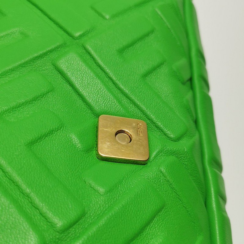 Fendi Baguette 法國棍包 中型 羊皮 純色 Zucca 浮雕 雙F扣環 單肩包-11