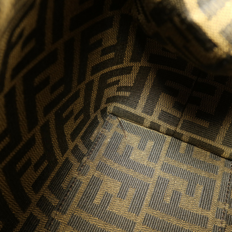 FENDI 牛皮皮革First Medium金扣肩背袋-13