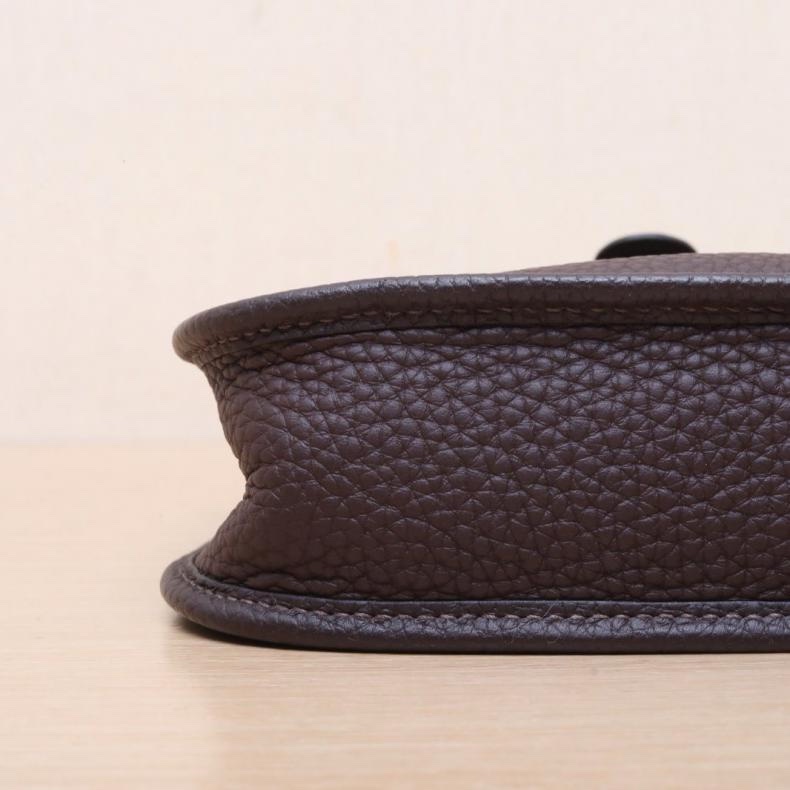 HERMES(愛馬仕) Evelyne Mini 16 0G馬鞍紅 TC皮 Z刻 金扣-3