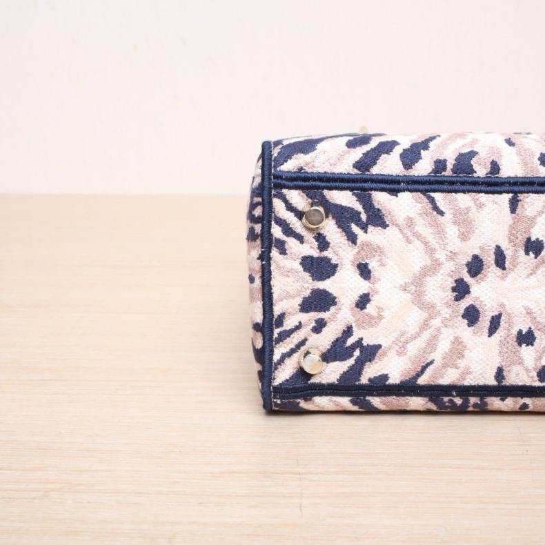 DIOR(迪奧) Lady D-Lite 戴妃包 中號 24 粉色 帆布 金扣 2020 印花刺繡 拼色-3