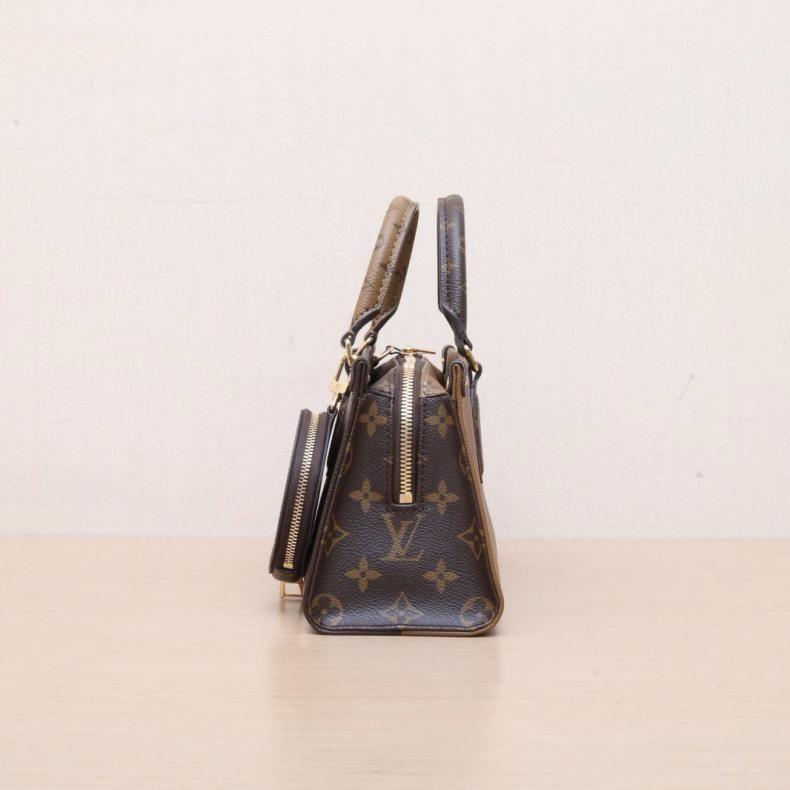 LOUIS VUITTON(路易威登) Onthego East West 橫版三合一 老花 PVC 晶片-1
