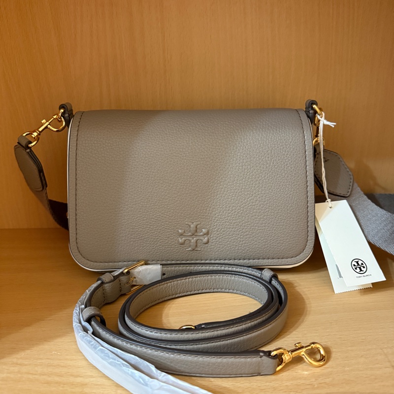 Tory Burch 浮雕立體 郵差包 大象灰 🐘-22