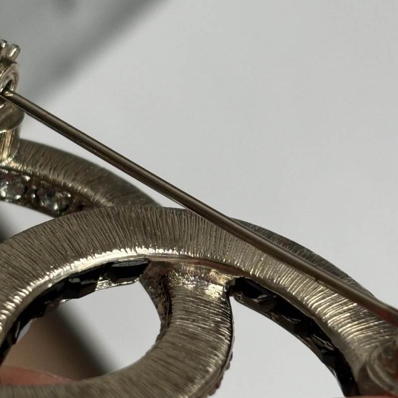 ::CHANEL:: 水鑽雙色雙C 胸針 別針 釦針-6