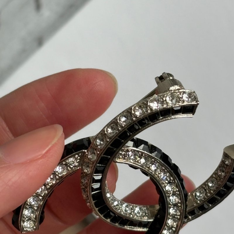 ::CHANEL:: 水鑽雙色雙C 胸針 別針 釦針-9