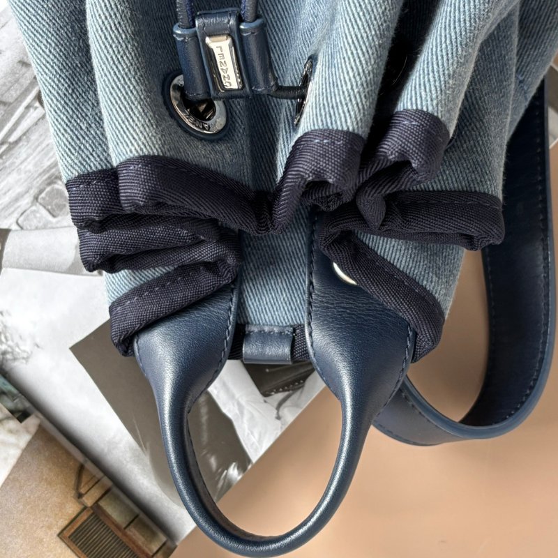 ::CHANEL:: 香奈兒Deauville 藍色丹寧布亮片字母裝飾抽繩後背包-1