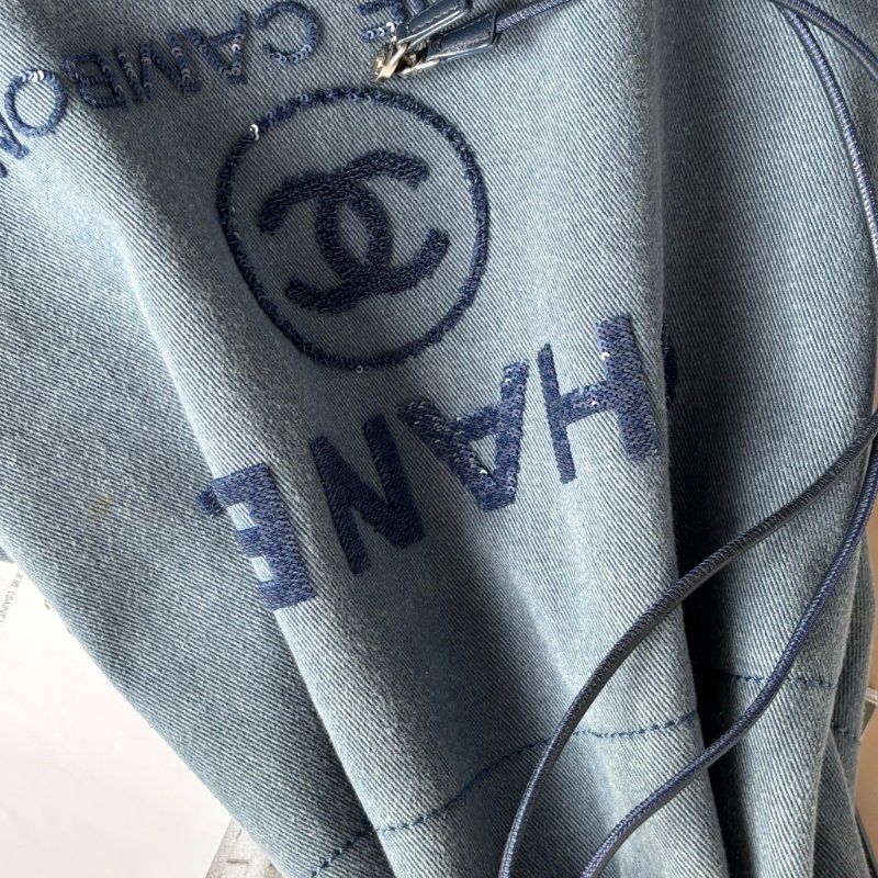 ::CHANEL:: 香奈兒Deauville 藍色丹寧布亮片字母裝飾抽繩後背包-3