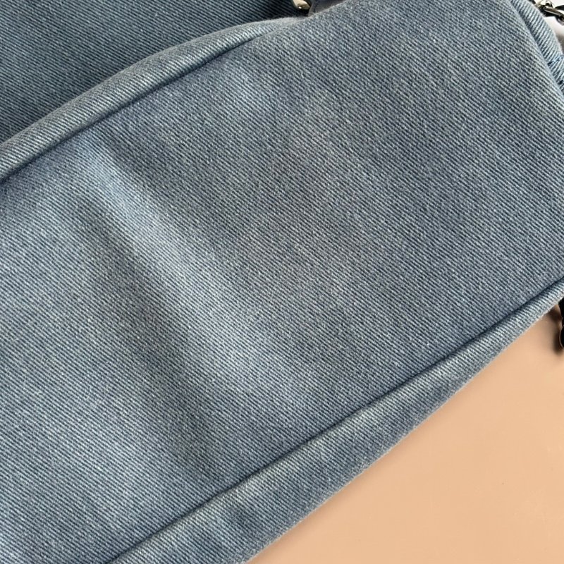 ::CHANEL:: 香奈兒Deauville 藍色丹寧布亮片字母裝飾抽繩後背包-14