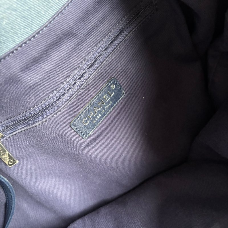 ::CHANEL:: 香奈兒Deauville 藍色丹寧布亮片字母裝飾抽繩後背包-27