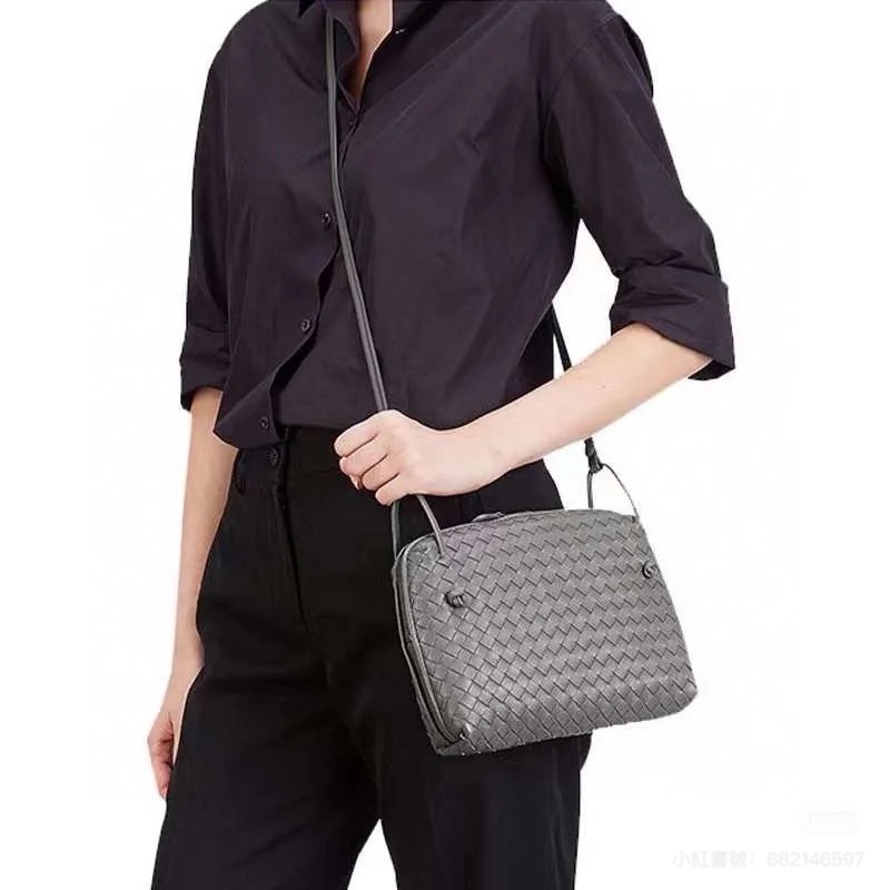 Bottega Veneta BV Nodini 灰 貝殼包 肩背包 斜背包 側背包 手提包-4
