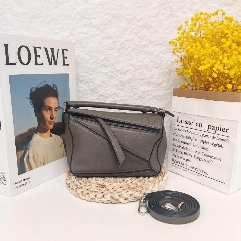 Loewe Puzzle mini 卡其綠 有肩帶-0